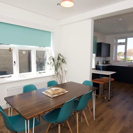 Beautiful Large 3-Bed Coastal Flat With Parking. Lejlighed Frinton-on-Sea Eksteriør billede