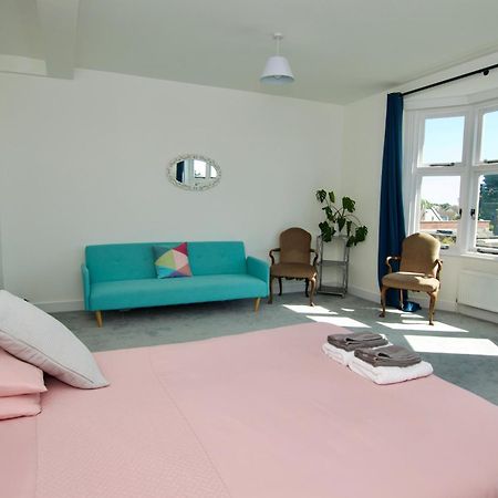 Beautiful Large 3-Bed Coastal Flat With Parking. Lejlighed Frinton-on-Sea Eksteriør billede