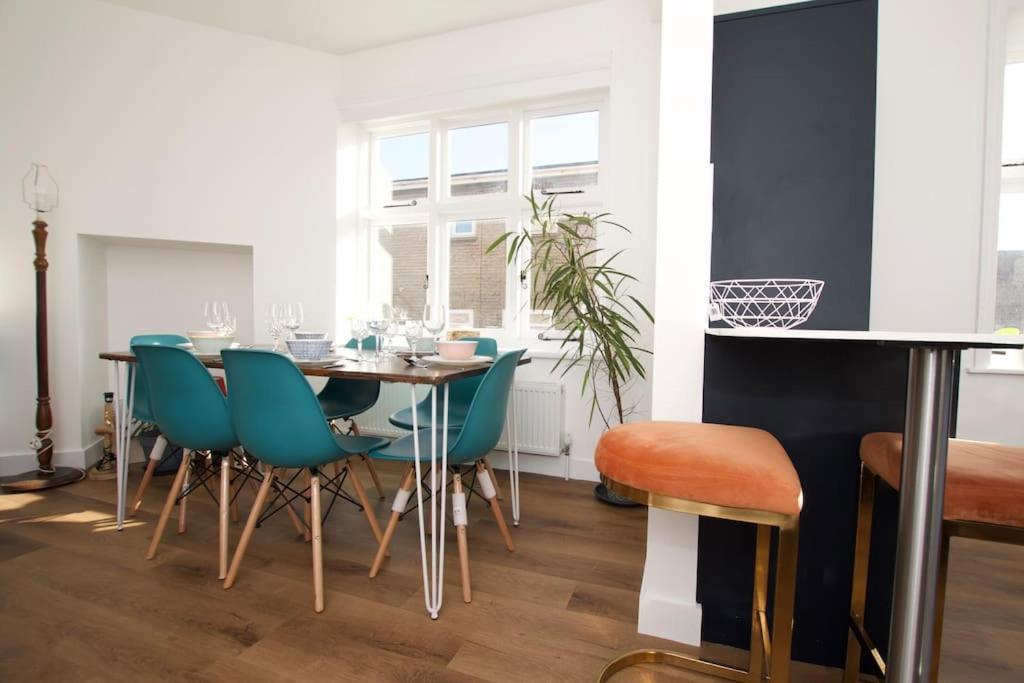 Beautiful Large 3-Bed Coastal Flat With Parking. Lejlighed Frinton-on-Sea Eksteriør billede