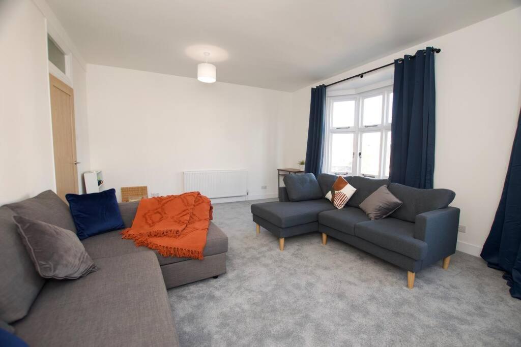 Beautiful Large 3-Bed Coastal Flat With Parking. Lejlighed Frinton-on-Sea Eksteriør billede