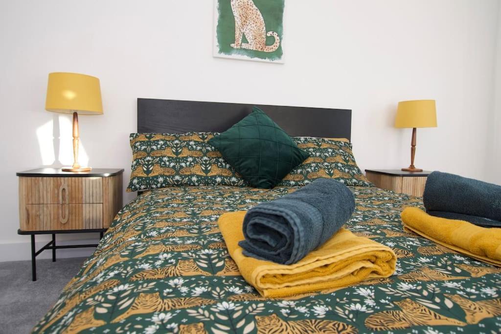 Beautiful Large 3-Bed Coastal Flat With Parking. Lejlighed Frinton-on-Sea Eksteriør billede