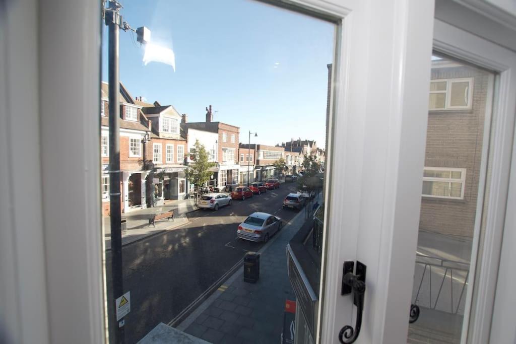 Beautiful Large 3-Bed Coastal Flat With Parking. Lejlighed Frinton-on-Sea Eksteriør billede