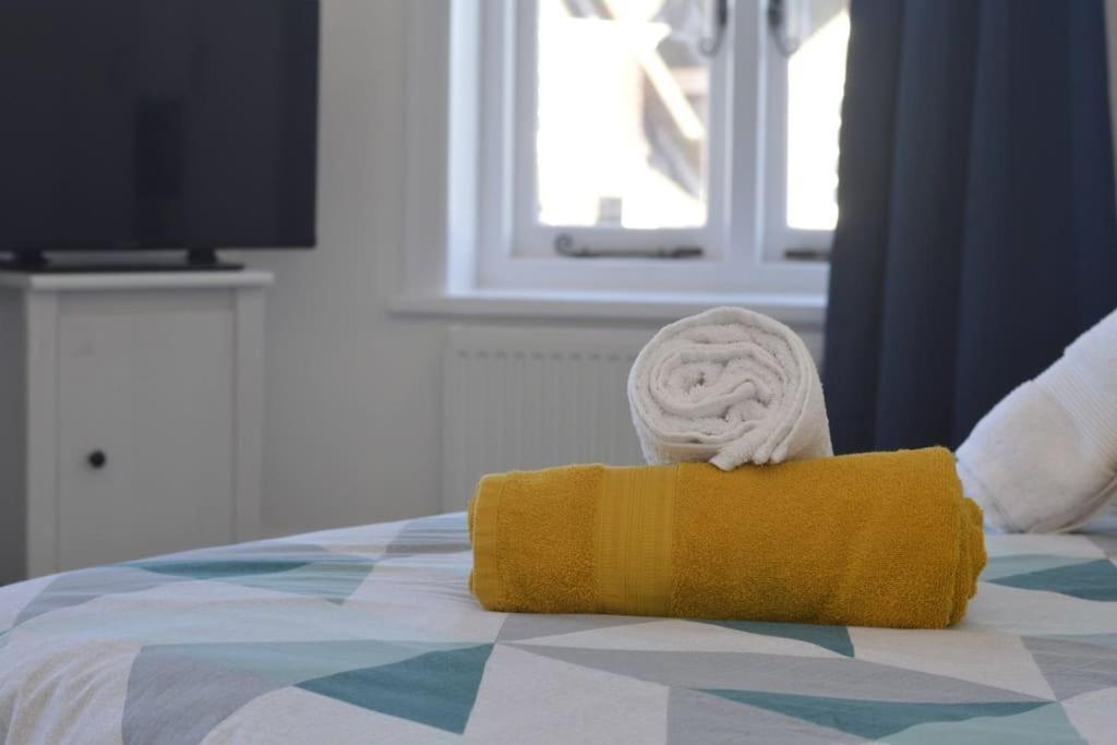 Beautiful Large 3-Bed Coastal Flat With Parking. Lejlighed Frinton-on-Sea Eksteriør billede