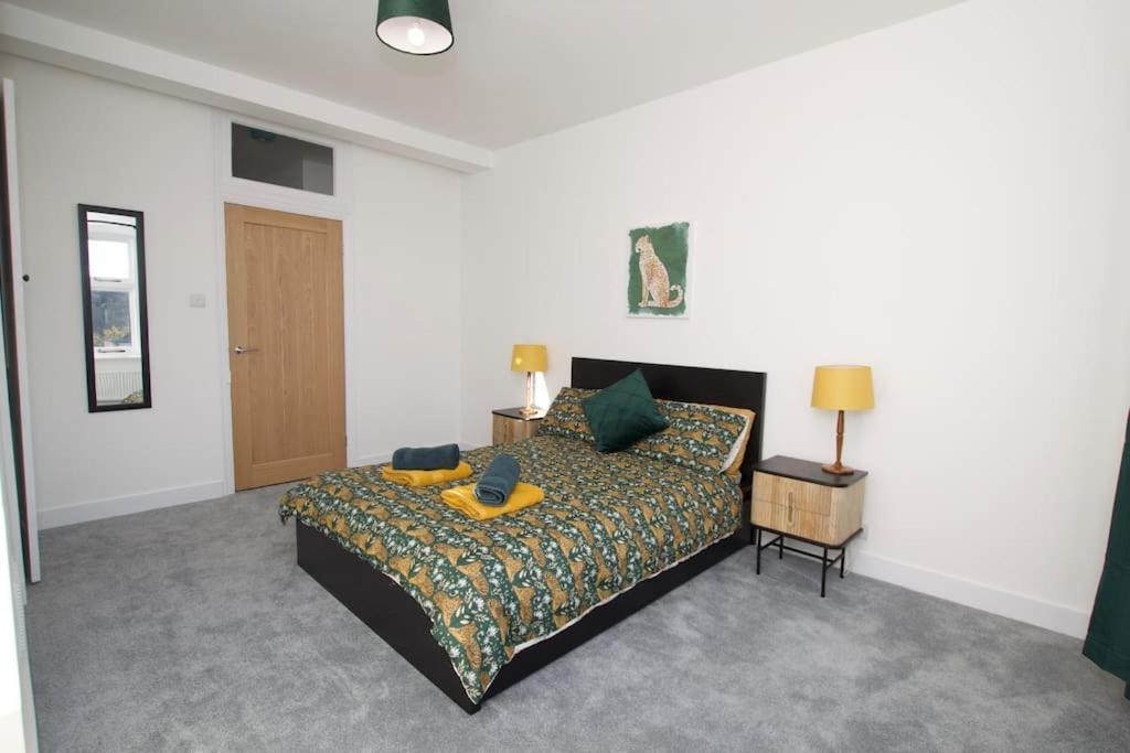 Beautiful Large 3-Bed Coastal Flat With Parking. Lejlighed Frinton-on-Sea Eksteriør billede