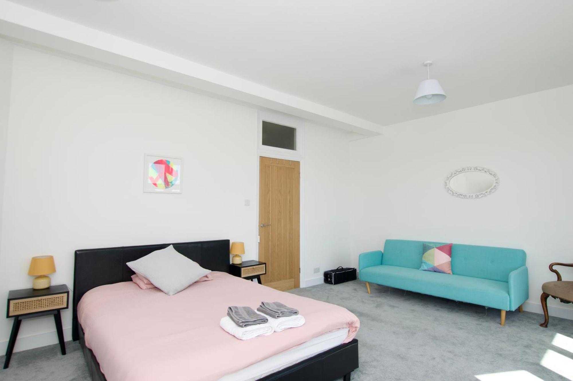 Beautiful Large 3-Bed Coastal Flat With Parking. Lejlighed Frinton-on-Sea Eksteriør billede