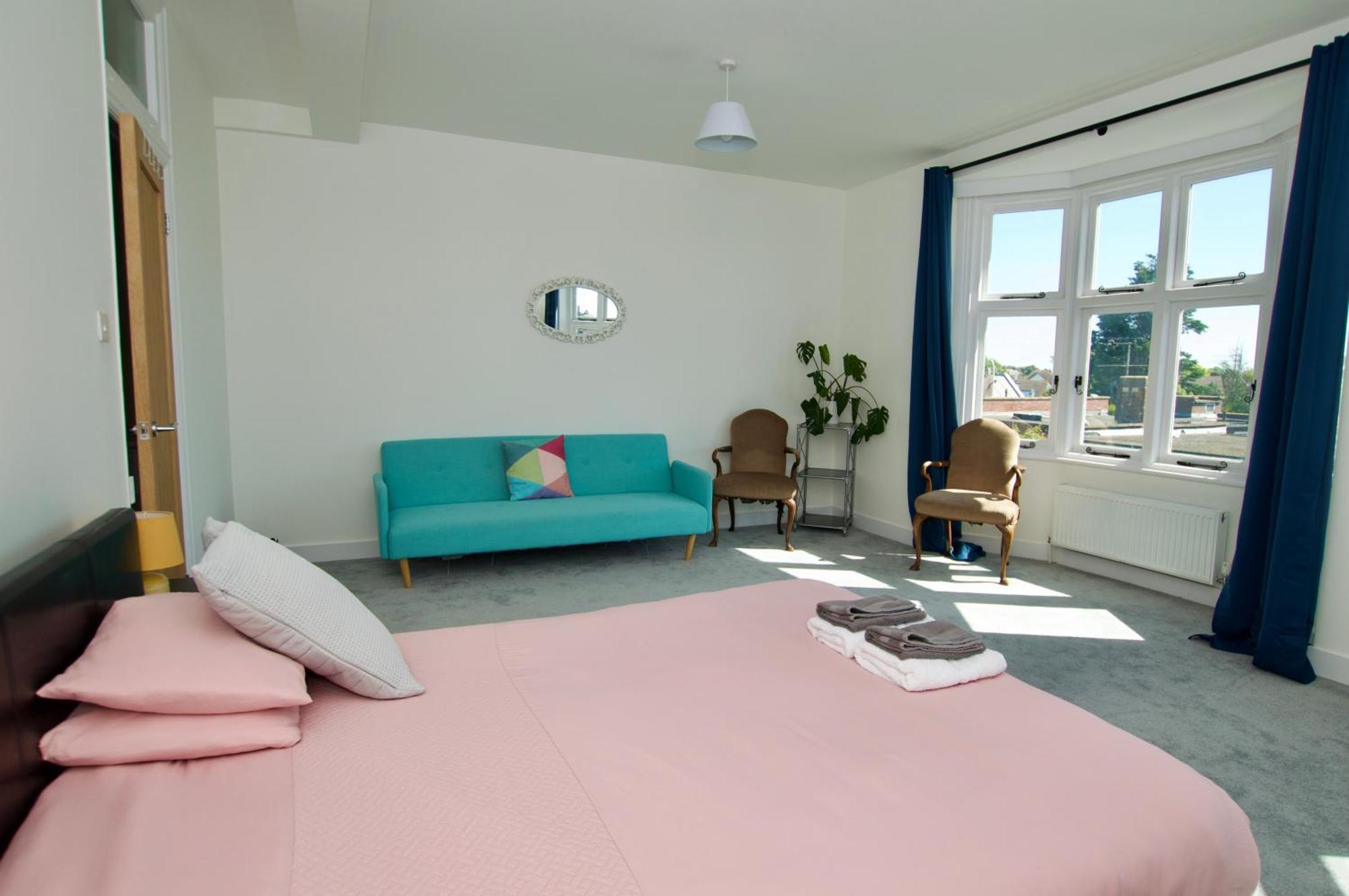 Beautiful Large 3-Bed Coastal Flat With Parking. Lejlighed Frinton-on-Sea Eksteriør billede