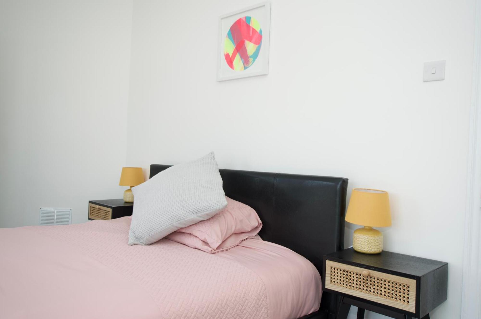 Beautiful Large 3-Bed Coastal Flat With Parking. Lejlighed Frinton-on-Sea Eksteriør billede