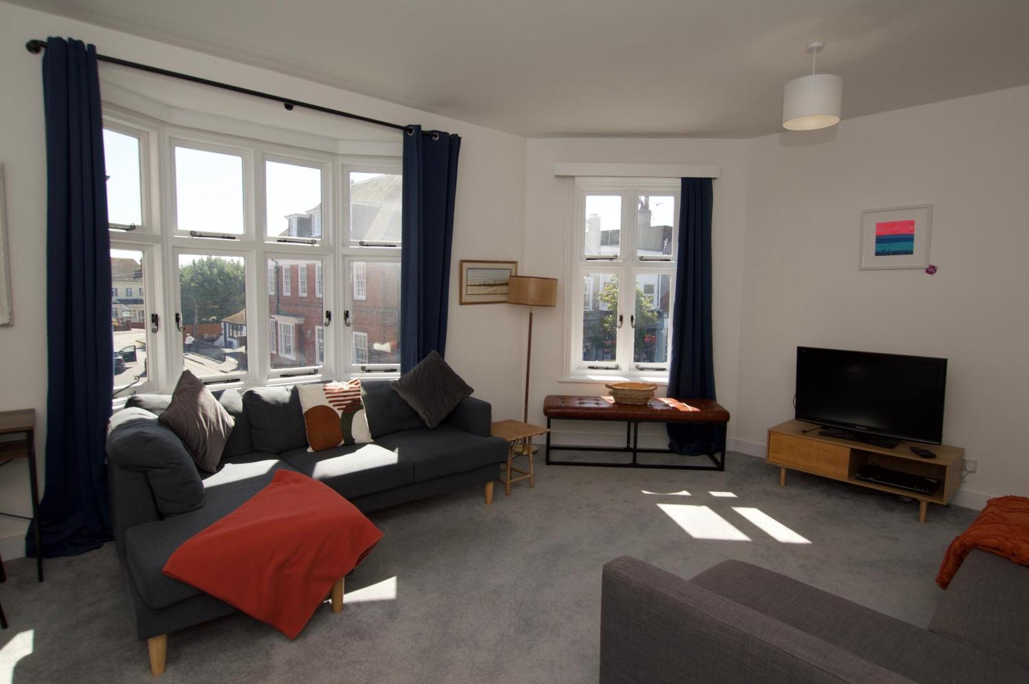 Beautiful Large 3-Bed Coastal Flat With Parking. Lejlighed Frinton-on-Sea Eksteriør billede
