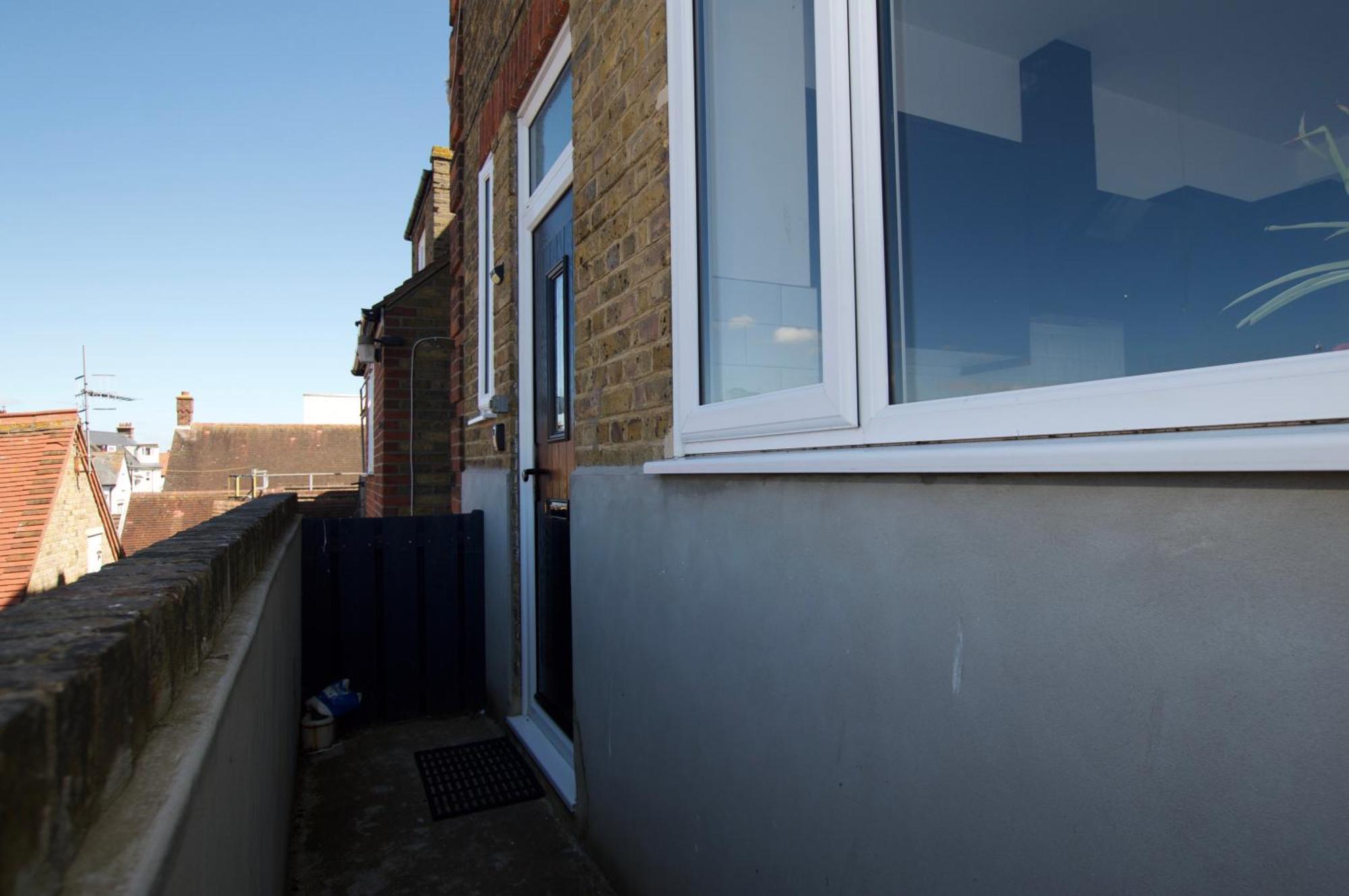 Beautiful Large 3-Bed Coastal Flat With Parking. Lejlighed Frinton-on-Sea Eksteriør billede