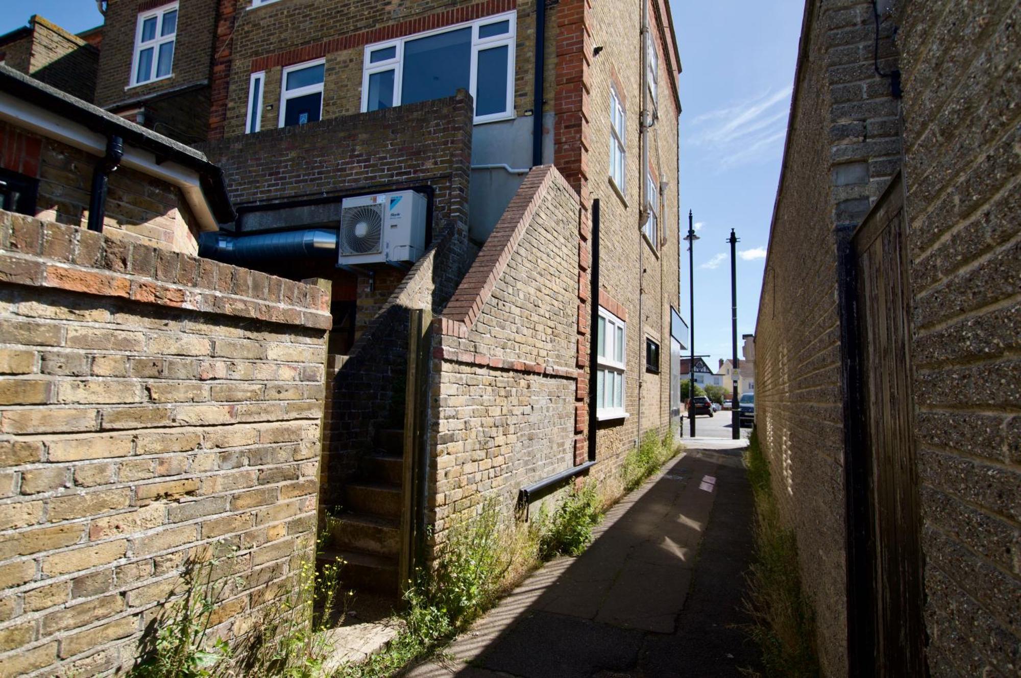 Beautiful Large 3-Bed Coastal Flat With Parking. Lejlighed Frinton-on-Sea Eksteriør billede