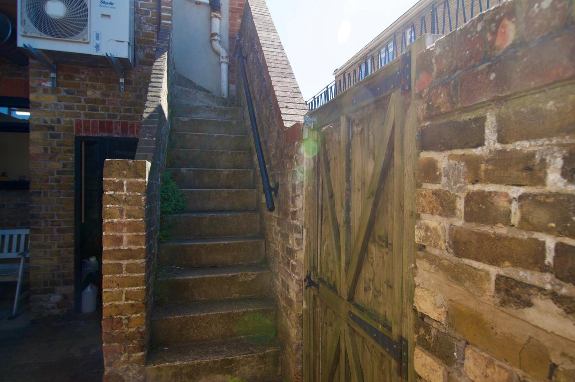 Beautiful Large 3-Bed Coastal Flat With Parking. Lejlighed Frinton-on-Sea Eksteriør billede