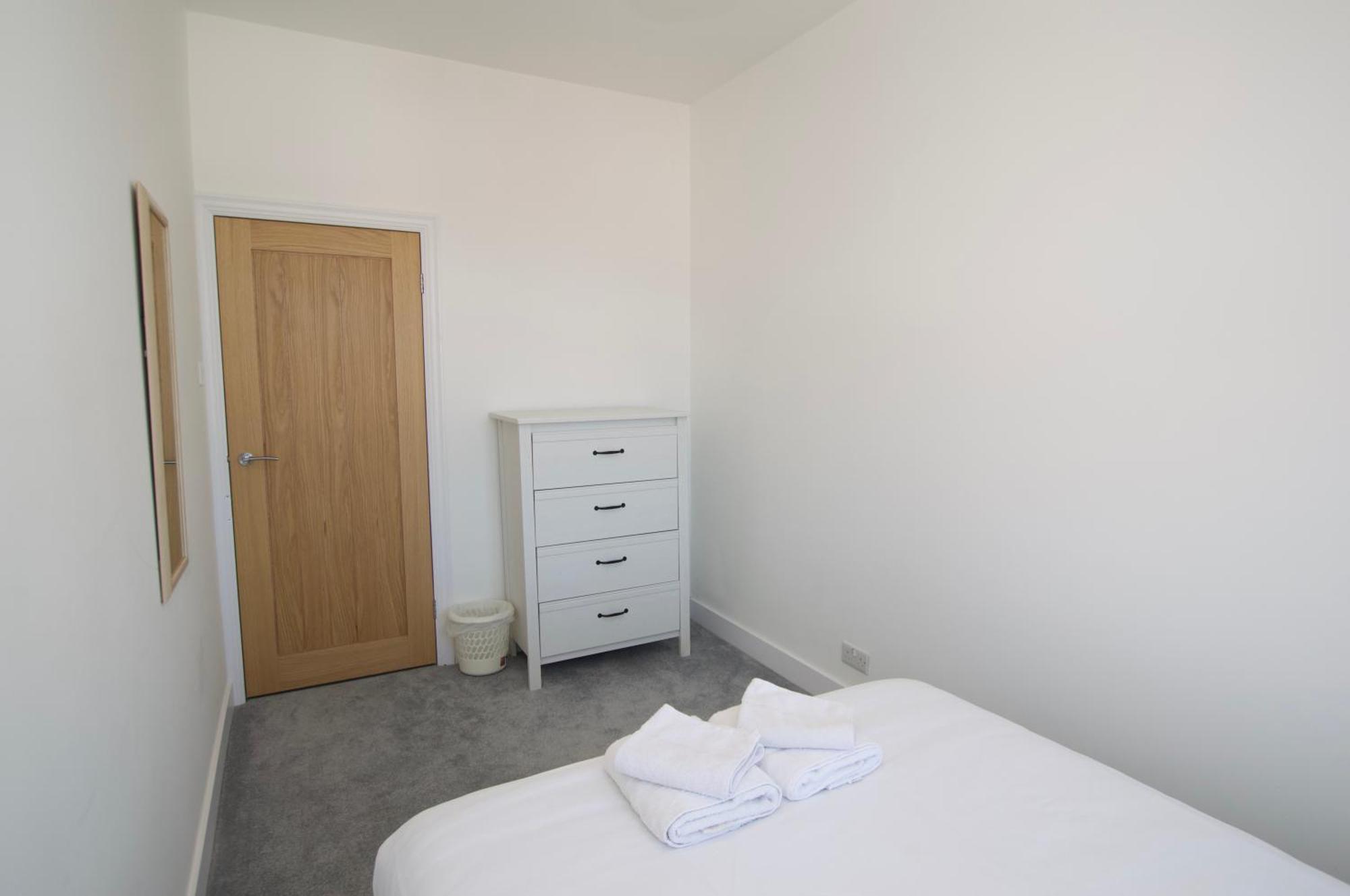 Beautiful Large 3-Bed Coastal Flat With Parking. Lejlighed Frinton-on-Sea Eksteriør billede