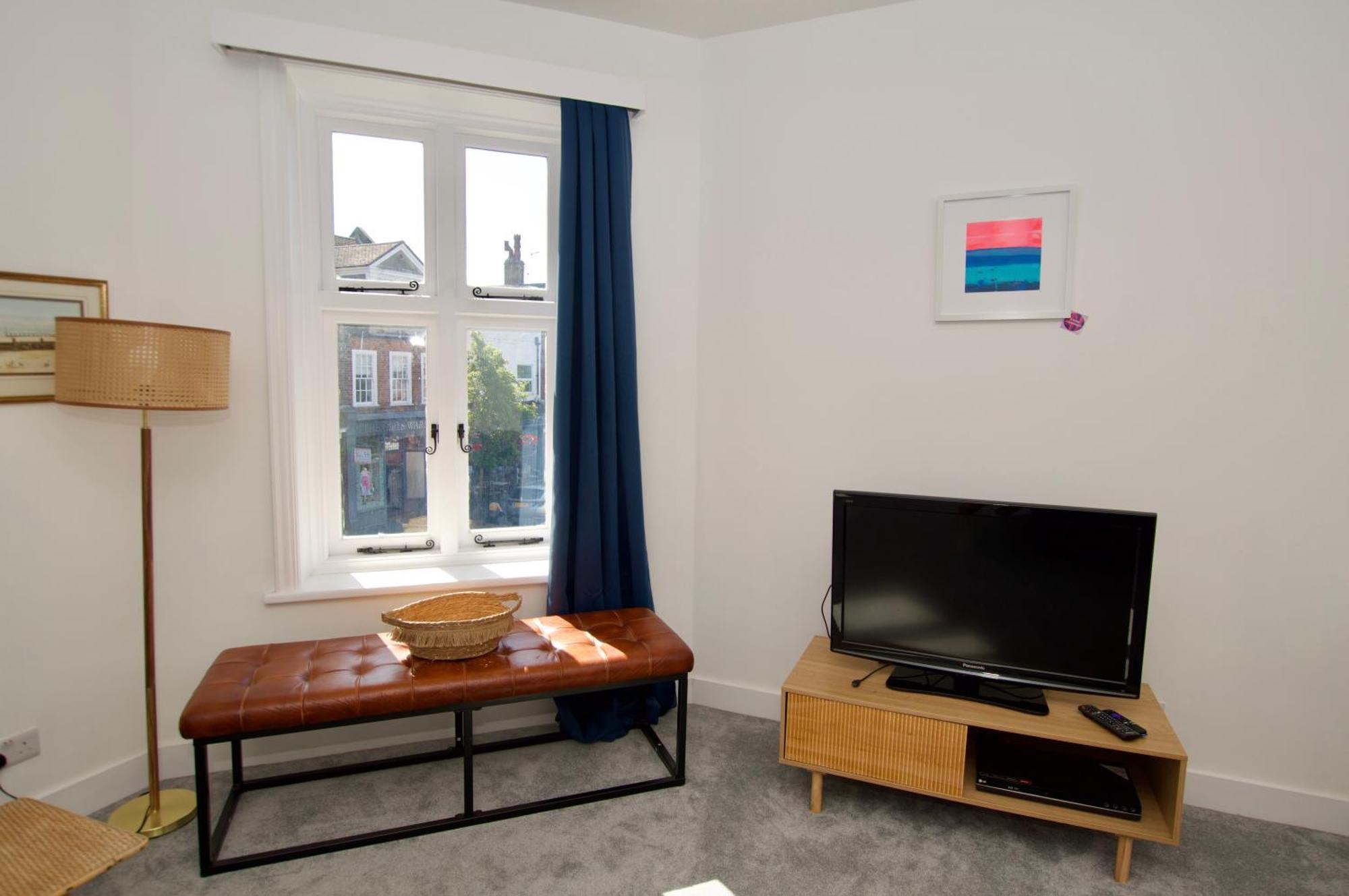 Beautiful Large 3-Bed Coastal Flat With Parking. Lejlighed Frinton-on-Sea Eksteriør billede